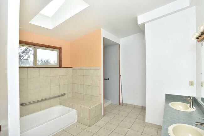 Building Photo - 5741 W Cedar Ave