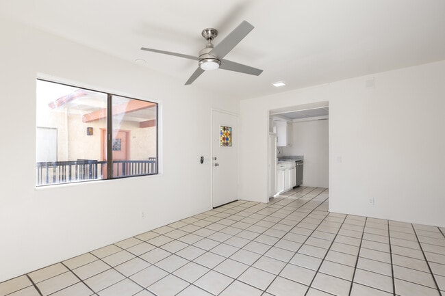 Building Photo - 1411 N Sunrise Way