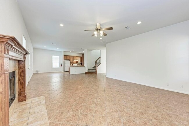 Building Photo - 1906 W 42nd St