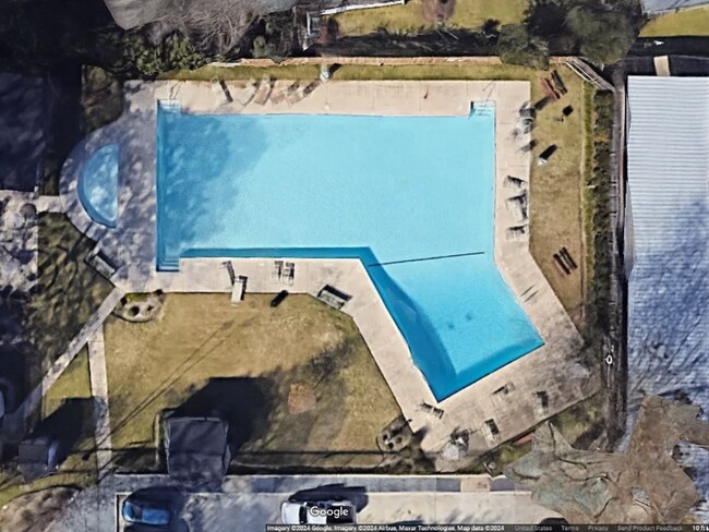 Building Photo - 1016 E Tri Oaks Ln