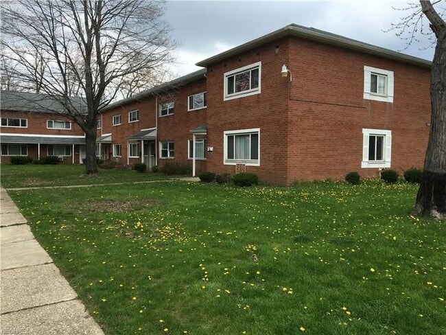 Primary Photo - Miles Landing 2BD/1.5 BA Townhouse