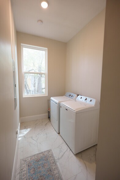 Building Photo - 60 Madison Dr