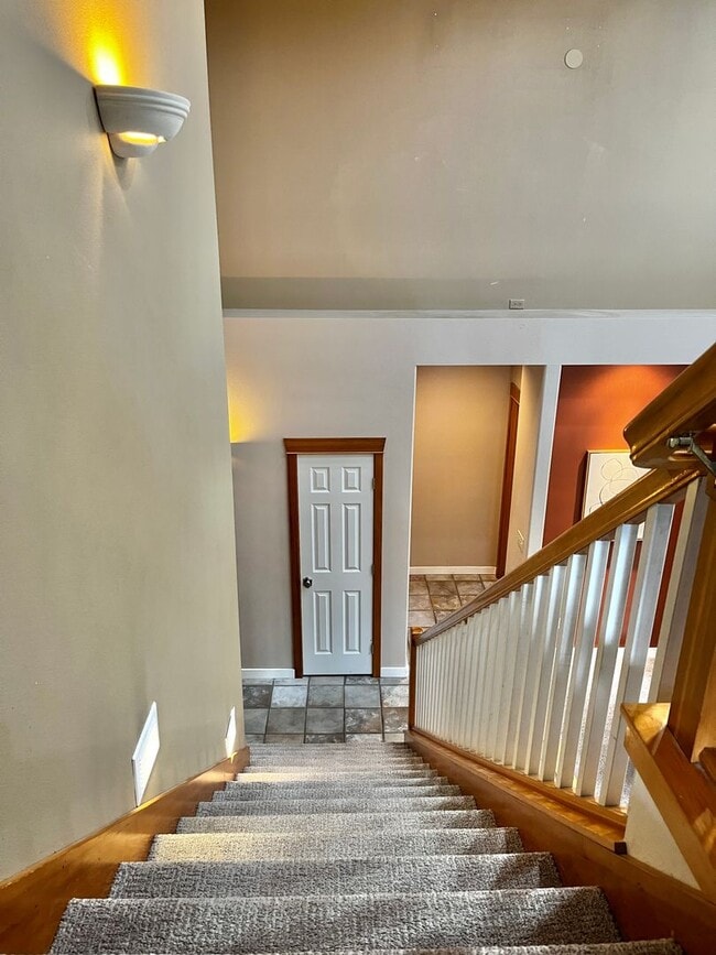 Building Photo - Seabeck Heights Home with Pickle Ball Court!