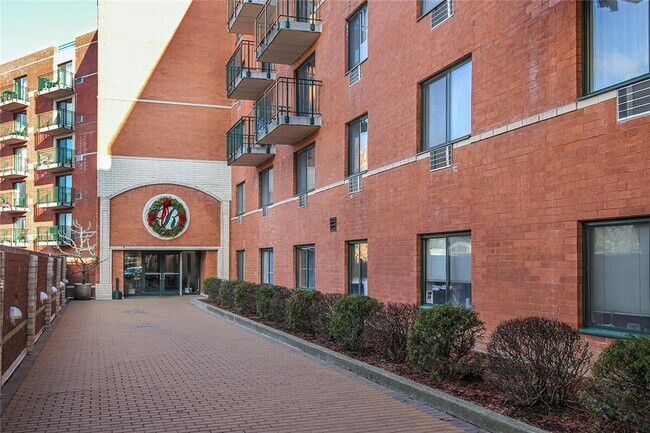 Building Photo - 123 Mamaroneck Ave