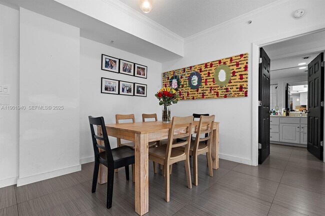 Building Photo - 2000 N Bayshore Dr