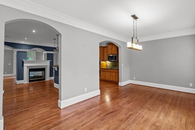 Building Photo - 1820 Dorman Ave NE
