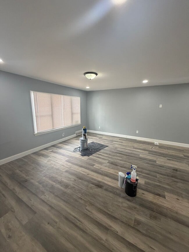 Building Photo - Move in Ready