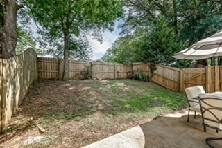 Building Photo - 160 Commons Dr