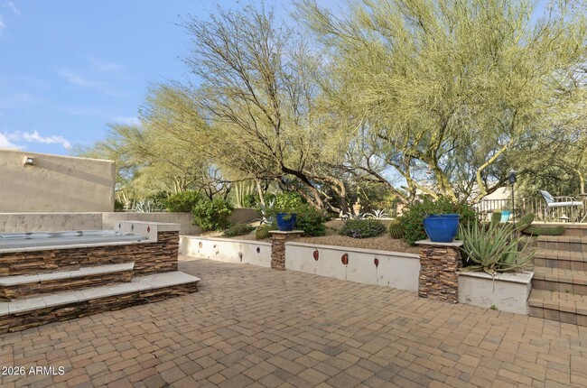 Building Photo - 6016 E Rancho Manana Blvd