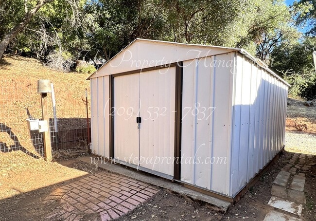 Building Photo - 19199 Beauchamp Dr