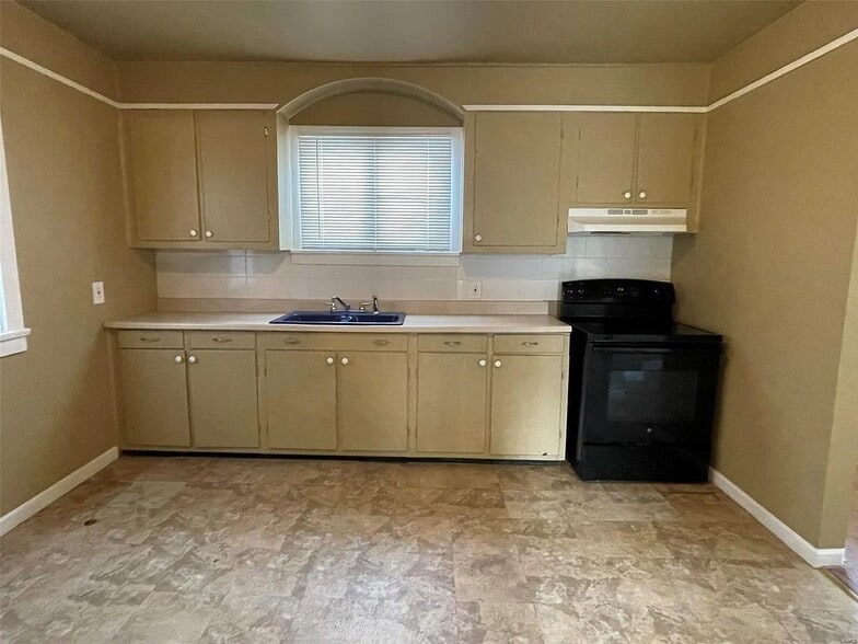 Building Photo - 21 S Schlueter Ave