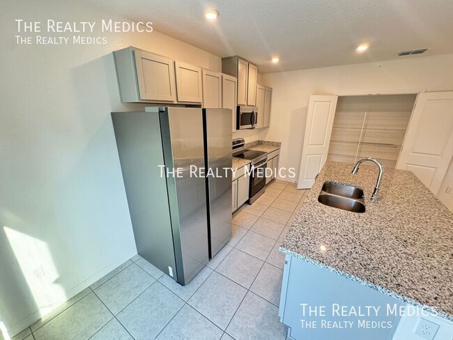 Building Photo - 320 Mariana Way