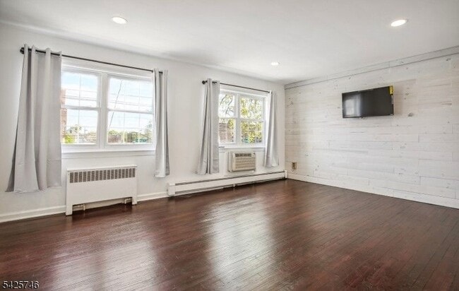 Building Photo - 604 Chestnut St