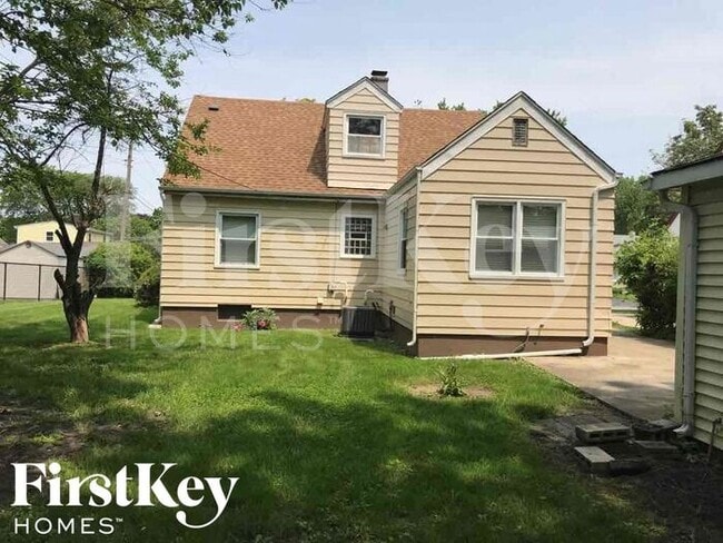 Building Photo - 6667 Glenview Dr