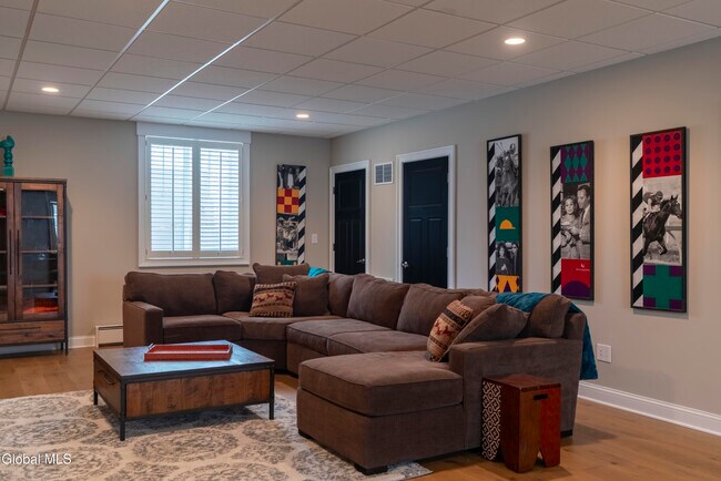 Building Photo - 5 Maria Ln