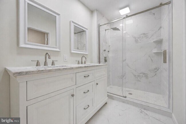 Building Photo - 1359 Crease St