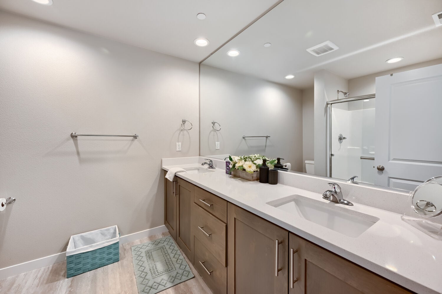 Building Photo - 2614 Waterlily Dr
