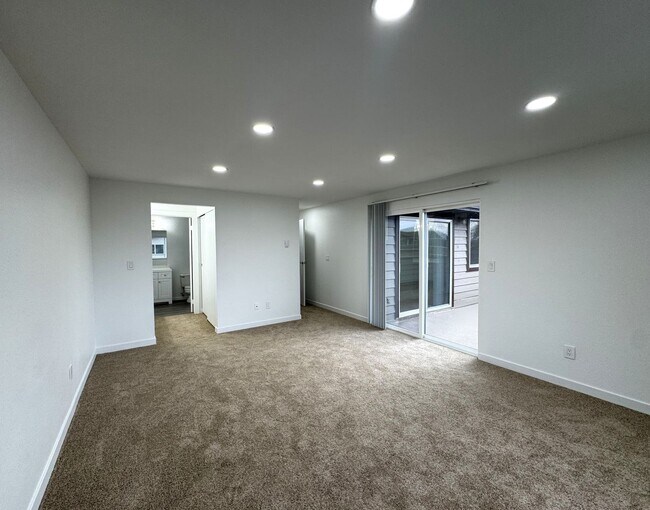 Building Photo - HUGE Three Bedroom with Garage!