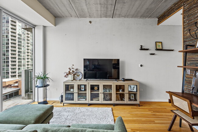 Building Photo - 630 N Franklin St