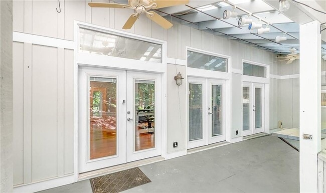 Building Photo - 6567 Tahiti Way