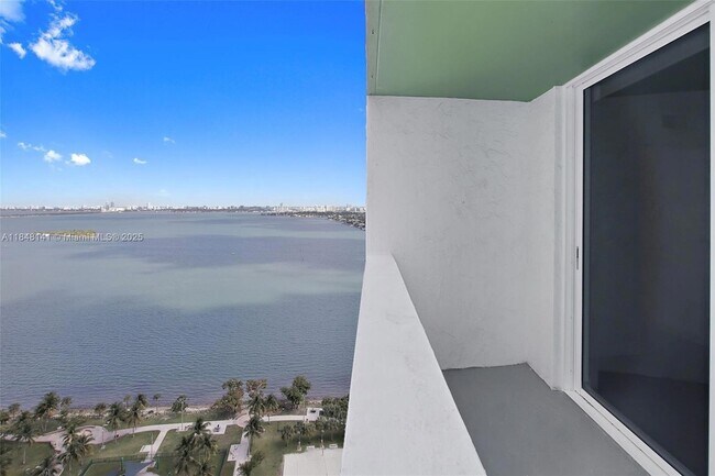 Building Photo - 1756 N Bayshore Dr