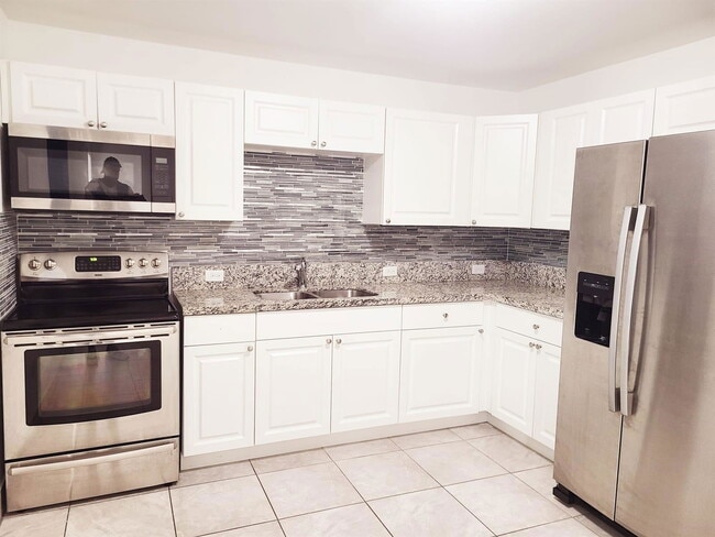 Building Photo - 2326 Taft St