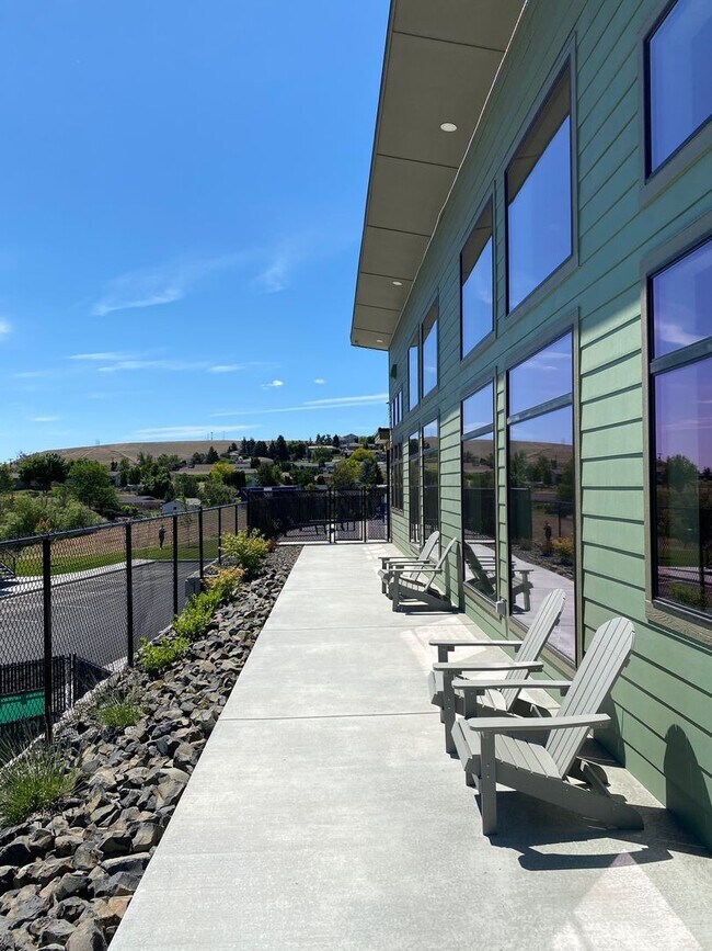 Building Photo - 200 Canyon Pkwy