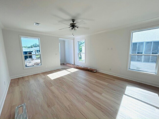 Building Photo - 5805 Mora Pl