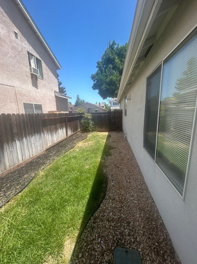 Building Photo - Single Story 3-bedroom home in Patterson!