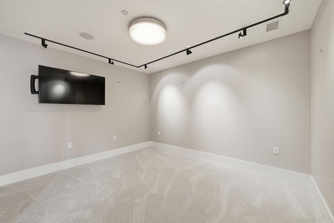 Building Photo - 1615 N Queen St