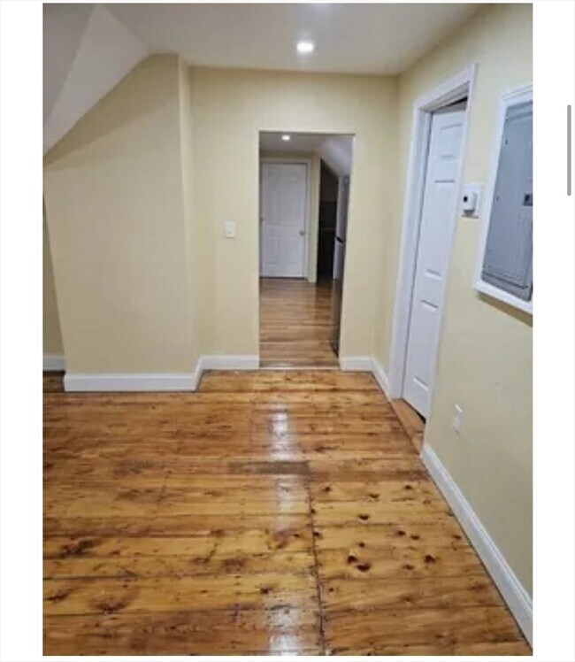 Building Photo - 44 Milton St