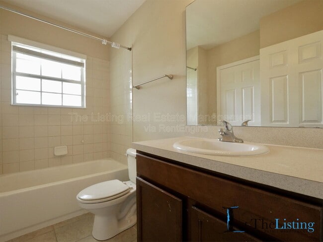 Building Photo - 10403 Regent Square Dr