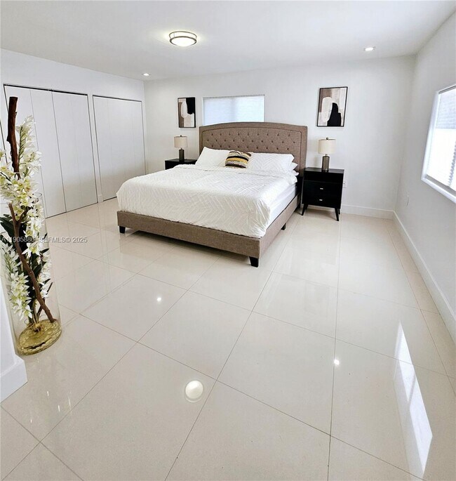 Building Photo - 16138 SW 154th Ct