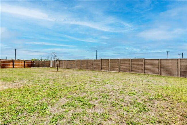 Building Photo - 125 Frogmore Lp