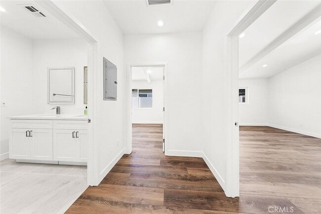 Building Photo - 13010 Hartland St