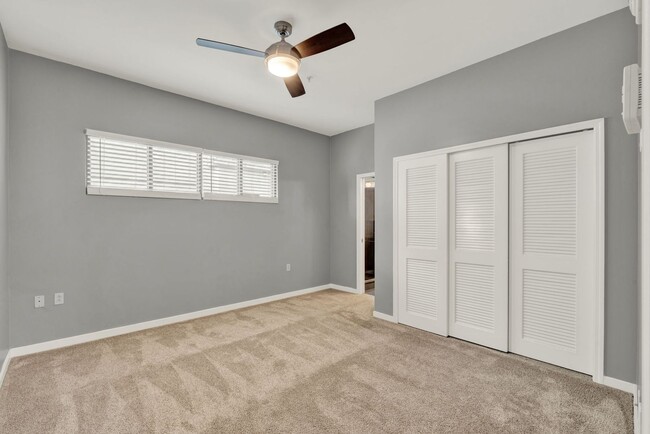 Building Photo - Luxury 2 Bedroom 2.5 Bath Townhome In Down...