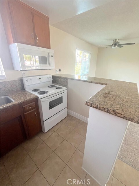 Building Photo - 931 W 19th St