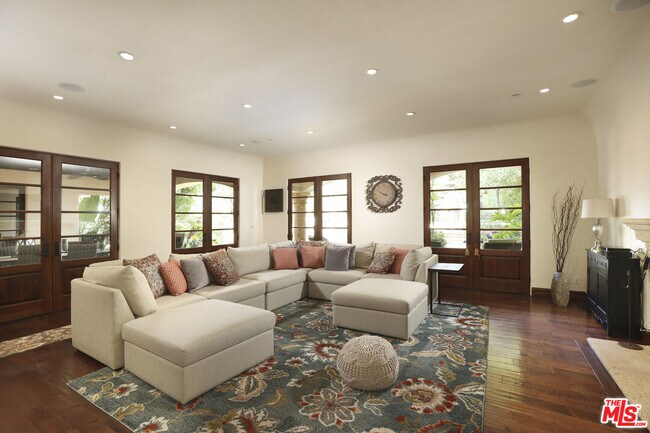 Building Photo - 4718 White Oak Ave