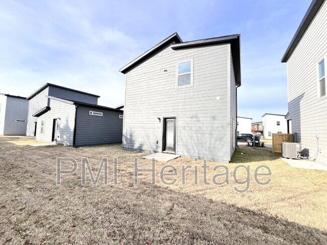 Building Photo - 841 Reading RR Ln