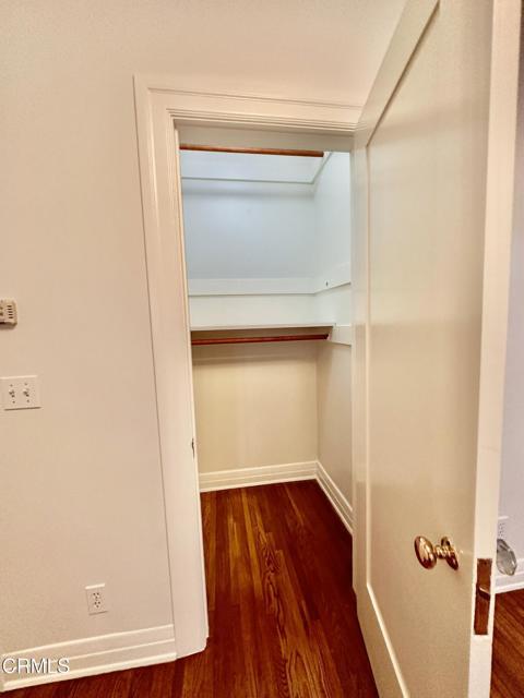 Building Photo - 588 S Mentor Ave