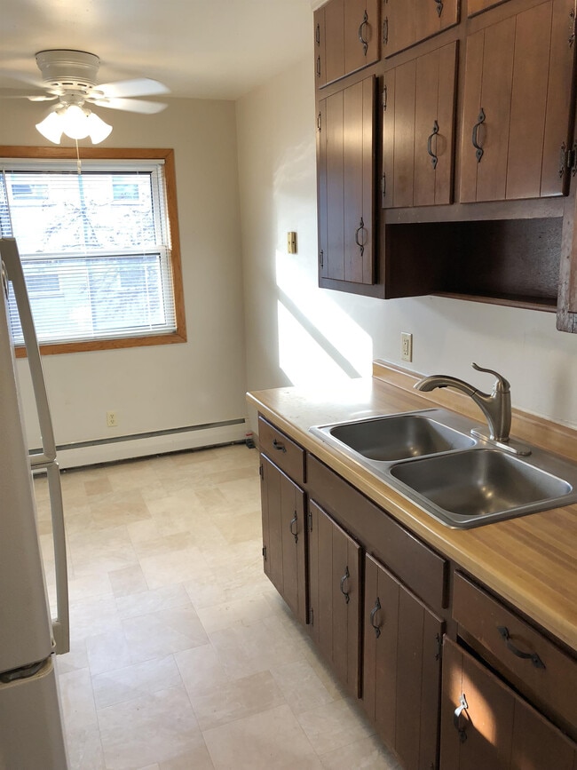 Building Photo - 380 Larpenteur Ave W