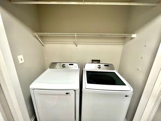 Building Photo - 10470 Meadow Run Trce