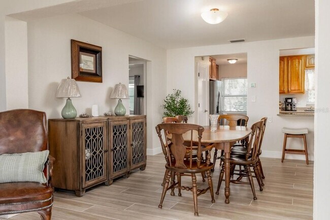 Building Photo - 16114 5th St E