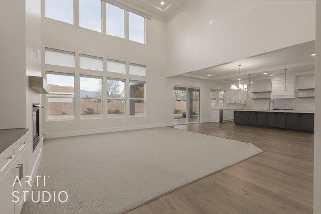 Building Photo - Washington Fields 4 bed | 3 1/2 bath | 3 c...