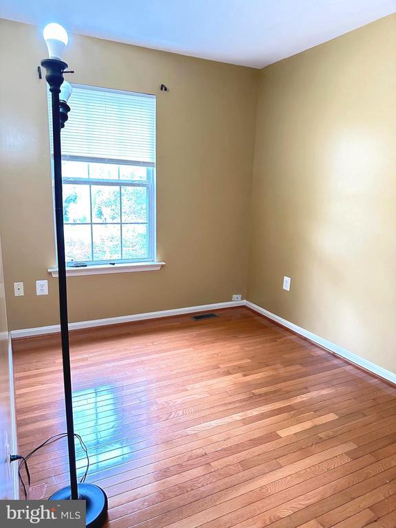 Building Photo - 20408 River Bank St