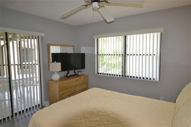 Building Photo - 284 Woodlake Wynde