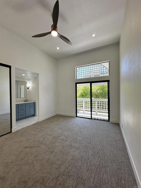 Building Photo - 542 Via De La Valle