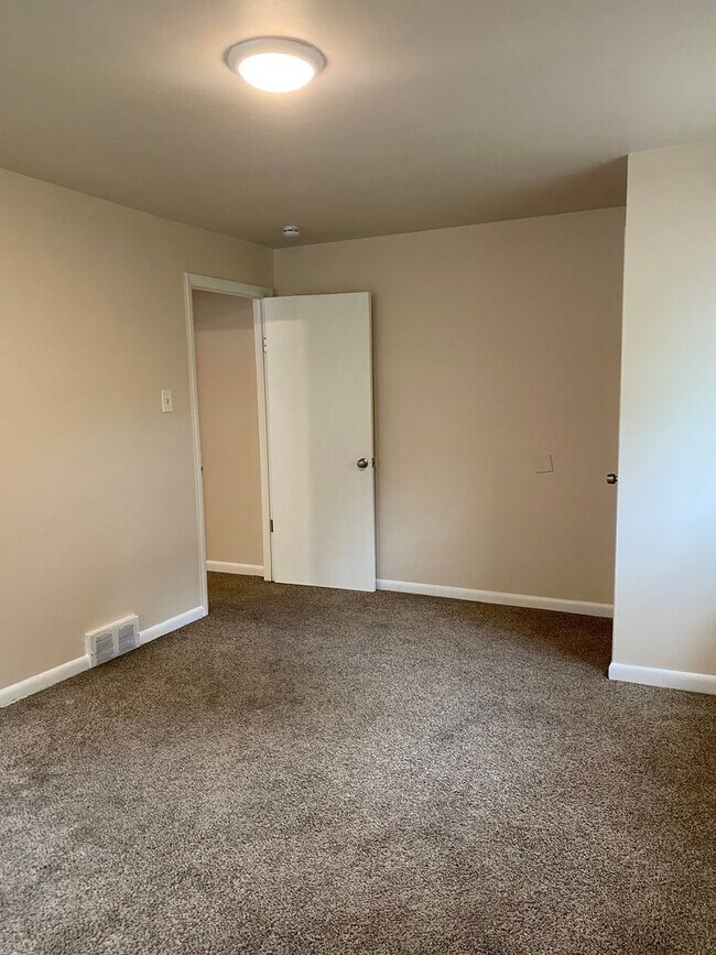 Building Photo - 3401 Berkley Ave