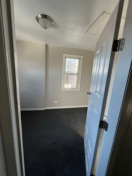 Building Photo - 917 N Cicero Ave