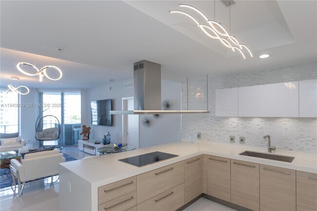 Building Photo - 17111 Biscayne Blvd